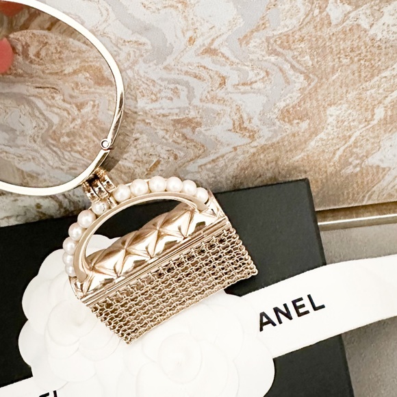 RUNWAY! Ltd Edition! Chanel Gold Metal Micro Pearl Bag Cuff - Picture 7 of 15